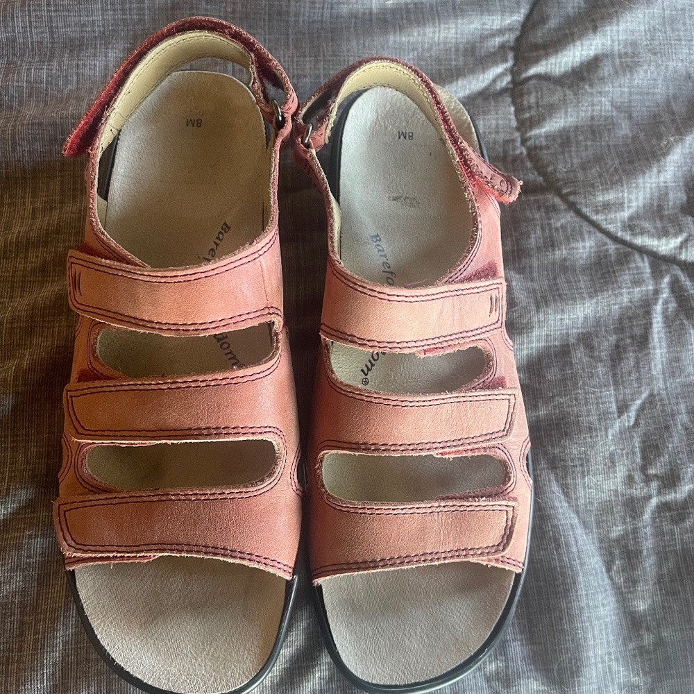 Alma Barefoot Freedom Sandal in Salmon Size 8